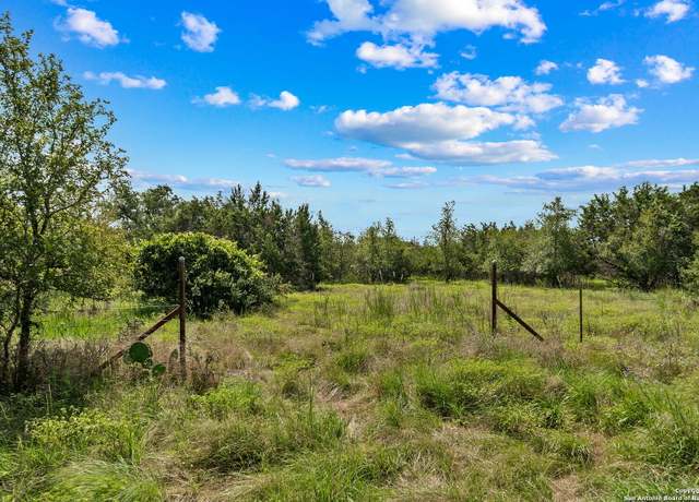 Property at 985 River Bnd, Blanco, TX 78606