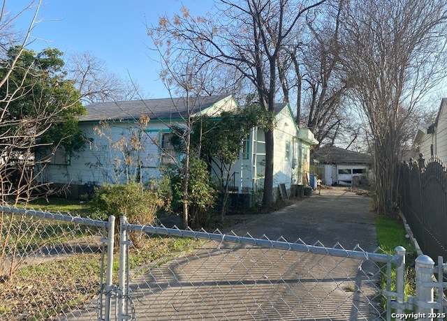 Property at 134 Elmo Ave, San Antonio, TX 78225-2138, 3 beds, 2 baths