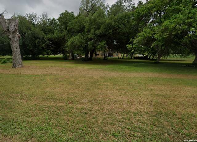 Property at 129 W Hampton, Seguin, TX 78155
