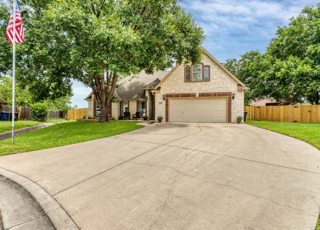 Property at 825 Crown Cir, New Braunfels, TX 78130, 3 beds, 2 baths
