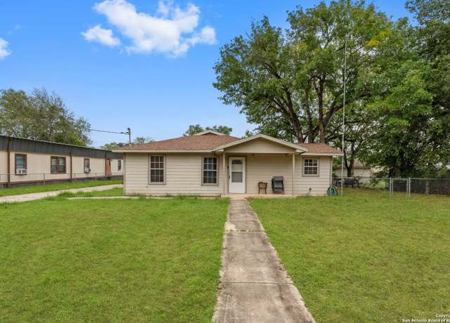 Property at 918 6th St, Floresville, TX 78114-1840, 2 beds, 3 baths