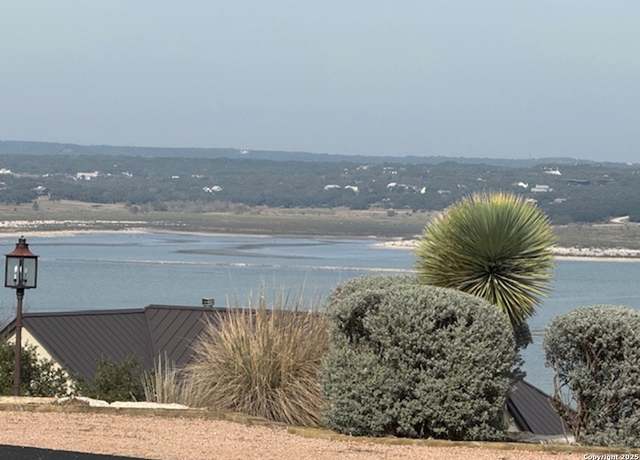 Property at 523 Oak Shores Dr, Canyon Lake, TX 78133