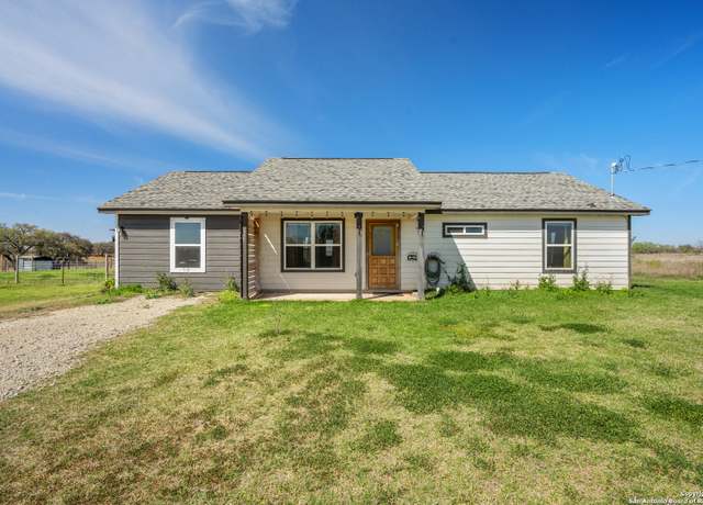 Property at 1777 Ernst, Pleasanton, TX 78064, 3 beds, 2 baths