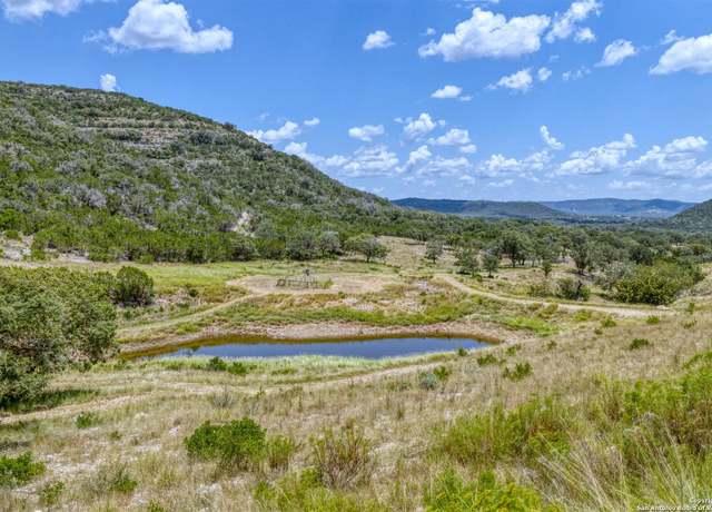 Property at 2242 Patterson Crk, Leakey, TX 78873, 6 beds, 4 baths