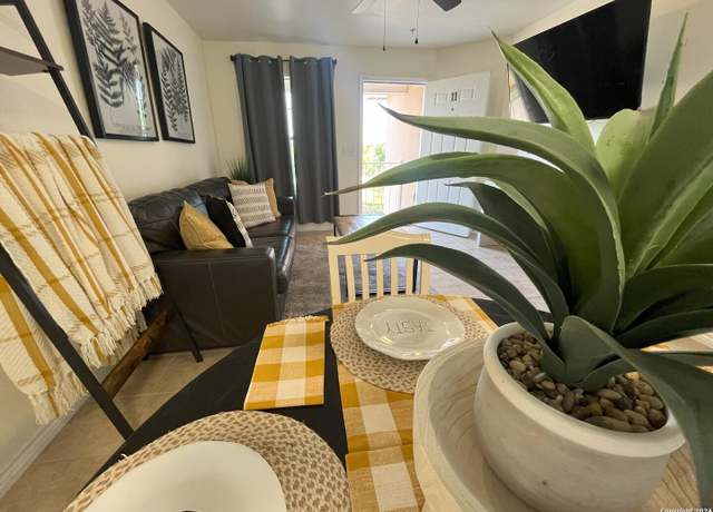 Property at 391 S Riverside Dr #11, Eagle Pass, TX 78852, 2 beds, 2 baths