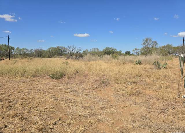 Property at 114 County rd 2668, Moore, TX 78057