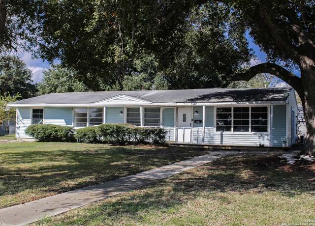 Property at 109 Bonham, Port Lavaca, TX 77979, 3 beds, 2 baths
