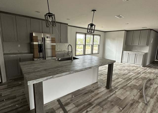Property at 719 N Houston, Sabinal, TX 78881, 5 beds, 3 baths