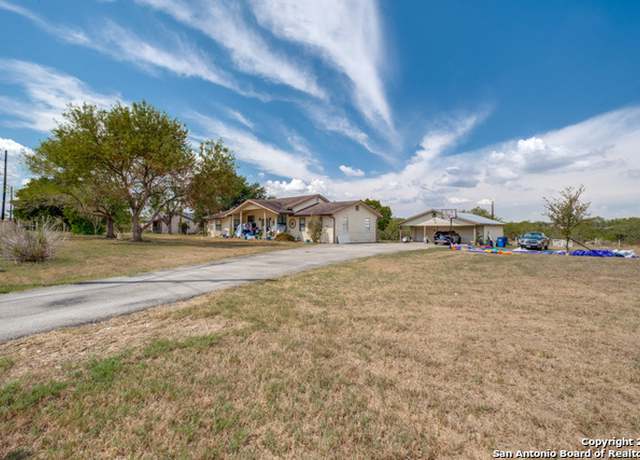 Photo of 610 11th St, Sutherland Springs, TX 78161