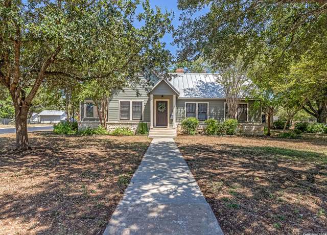 Property at 1212 29th St, Hondo, TX 78861-3212, 4 beds, 3 baths