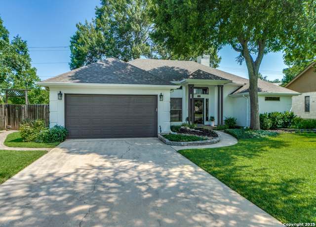 Property at 326 Chaparral Creek Dr, Boerne, TX 78006-1806, 3 beds, 2 baths