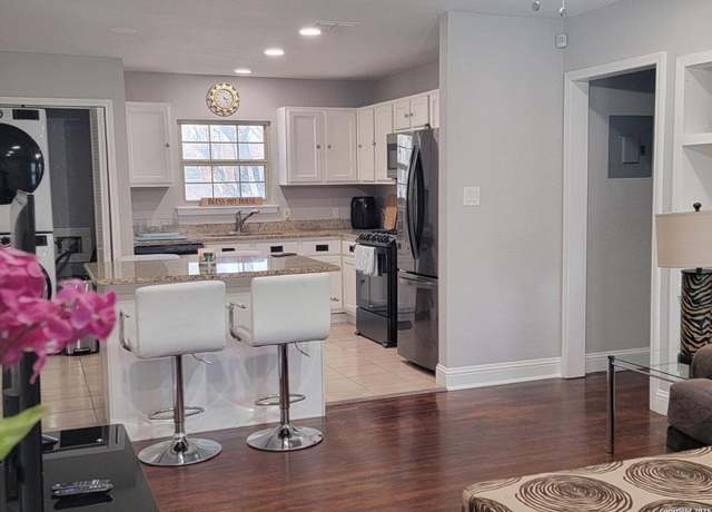 Property at 4611 Creekmoor Dr, San Antonio, TX 78220, 3 beds, 1.5 baths