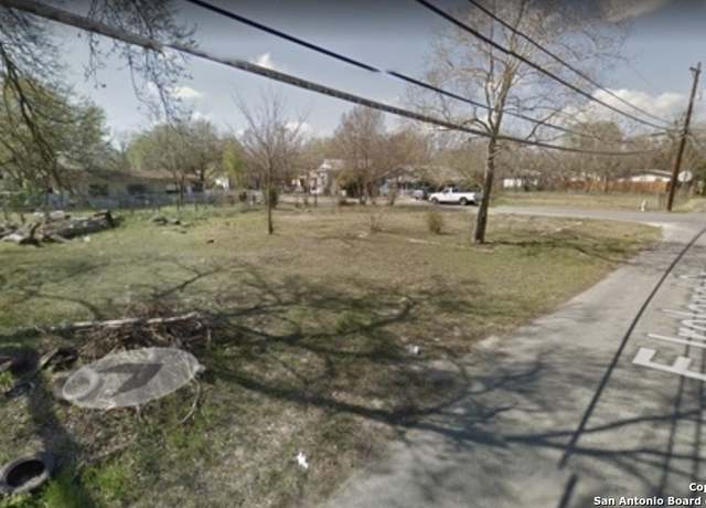 Property at 611 E Ireland St, Seguin, TX 78155-4921