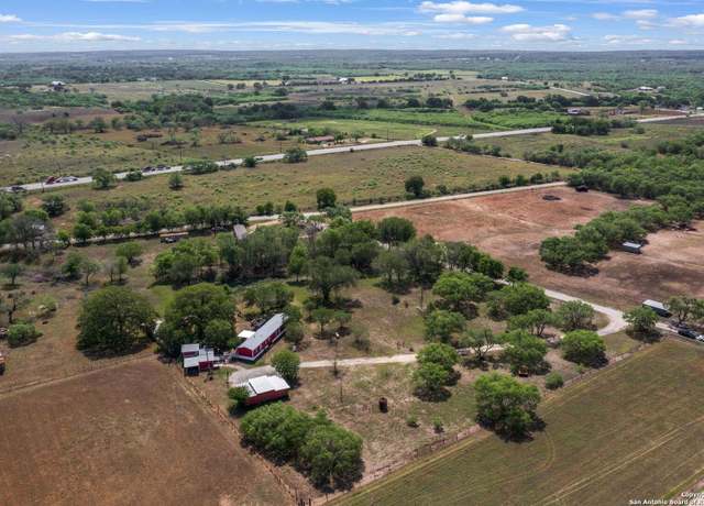 Property at 410 Rodeo Dr, Seguin, TX 78155, 2 beds, 2 baths