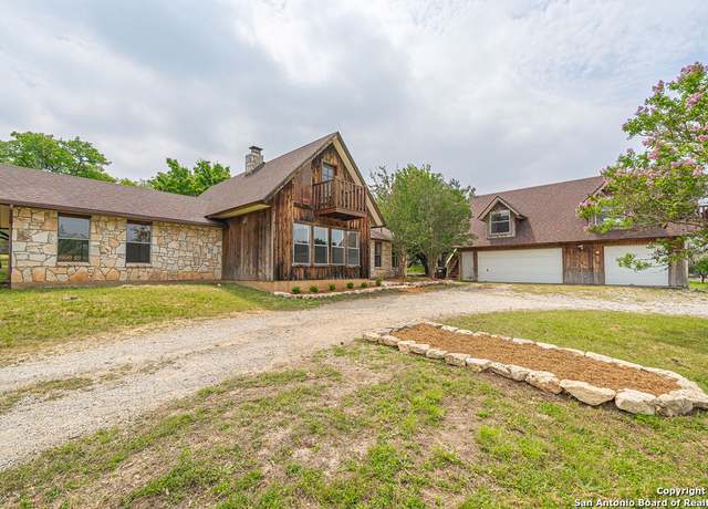 Property at 1 Carolyn Ln, Boerne, TX 78006, 3 beds, 2 baths