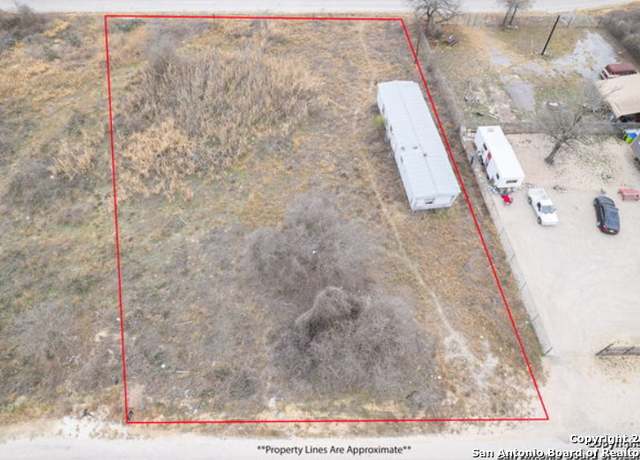 Property at 52 Blue Lilly Dr, Von Ormy, TX 78073