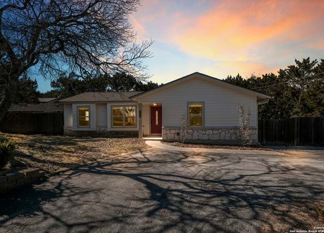 Property at 219 View Pt, Boerne, TX 78006, 2 beds, 2 baths