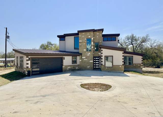 Property at 259 Broken Arrow, Floresville, TX 78114, 6 beds, 4 baths
