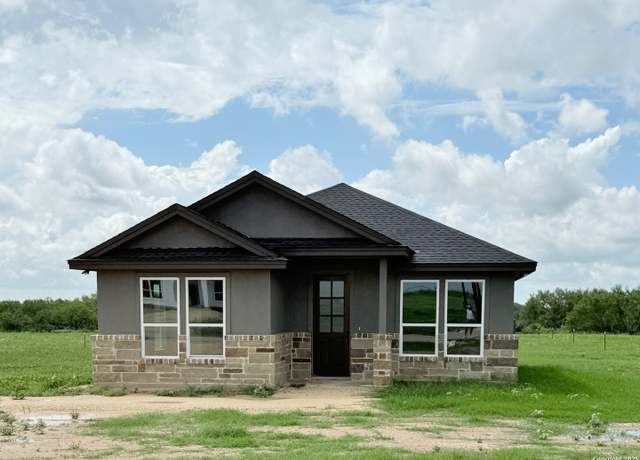 Property at 129 Camino Verde Ct, La Vernia, TX 78121, 3 beds, 2 baths