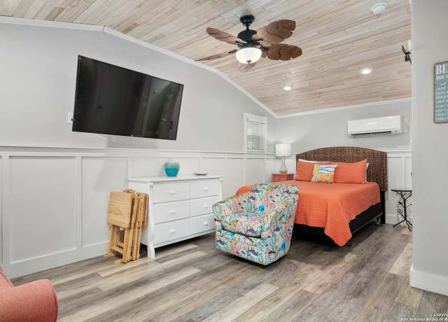 Property at 100 Brown, Port Aransas, TX 78373, 2 beds, 2 baths