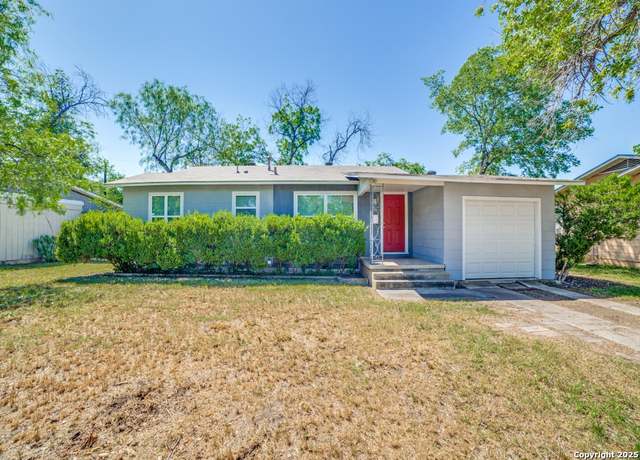 Property at 130 Vaughan Pl, San Antonio, TX 78201, 3 beds, 1 bath