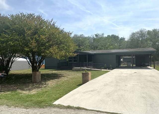 Property at 105 Tabler, Seguin, TX 78155, 3 beds, 2 baths
