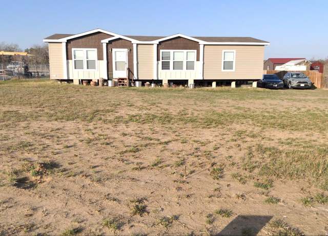 Property at 165 Maravillas Dr, Pleasanton, TX 78064, 3 beds, 2 baths