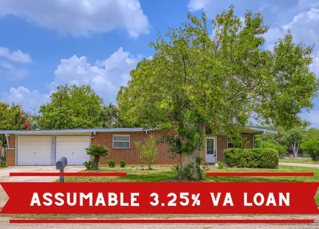 Property at 142 Winn, Universal City, TX 78148, 3 beds, 2 baths