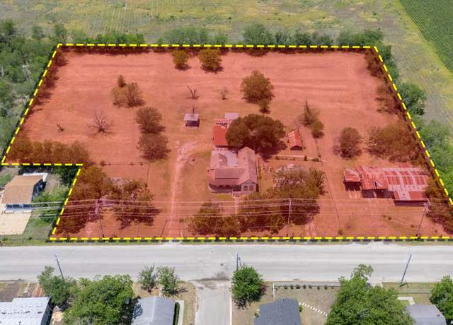 Property at 1720 N Guadalupe, Seguin, TX 78155, 3 beds, 2 baths