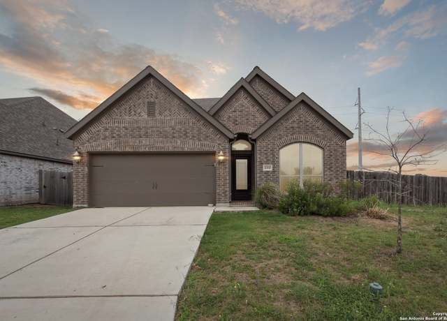 Property at 2000 Edgecreek, Seguin, TX 78155, 3 beds, 2 baths