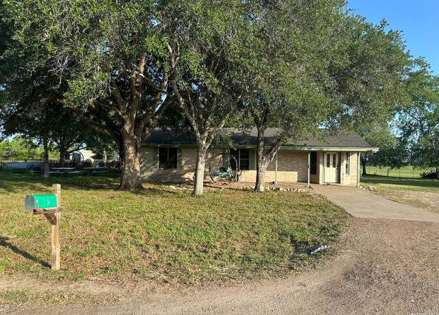 Property at 2802 Comanche Dr, Beeville, TX 78102, 4 beds, 3 baths