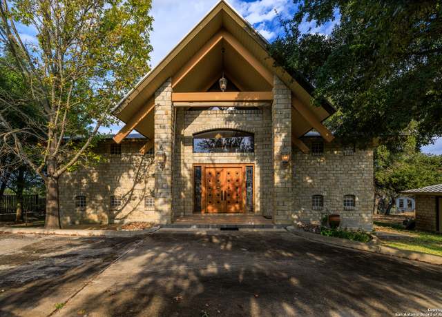 Property at 694 Scenic Cir, Pipe Creek, TX 78063, 3 beds, 3.5 baths