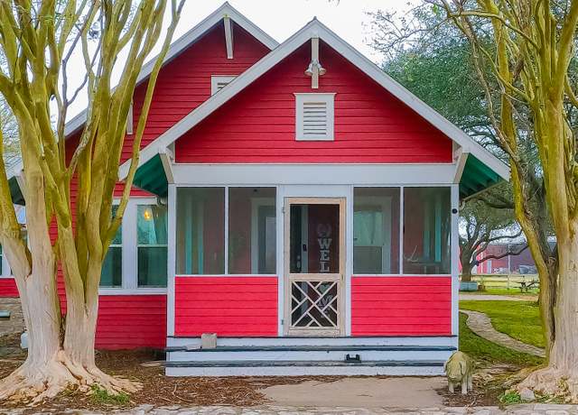 Property at 4043 Fleming Pr, Victoria, TX 77905, 3 beds, 3 baths