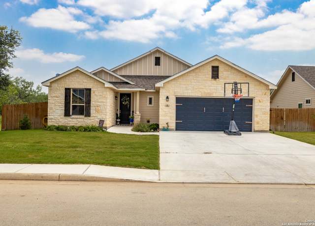 Property at 218 Iron Gate, Pleasanton, TX 78064, 4 beds, 3 baths