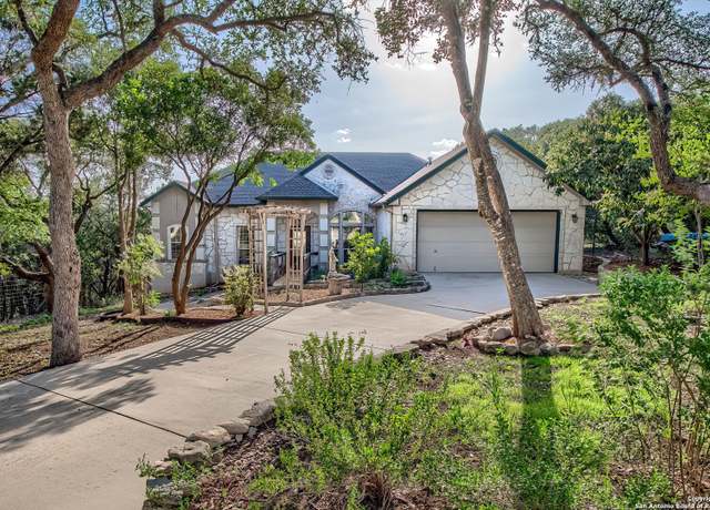Property at 1190 Northlake Dr, Lakehills, TX 78063-6334, 3 beds, 2 baths