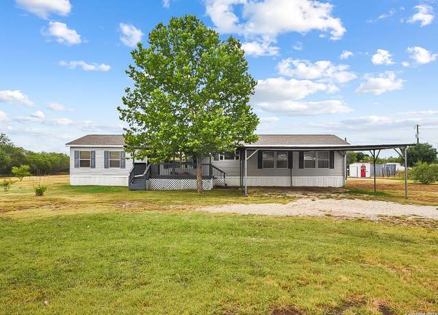 Property at 220 Northfield Dr, Pleasanton, TX 78064-6851, 3 beds, 2 baths
