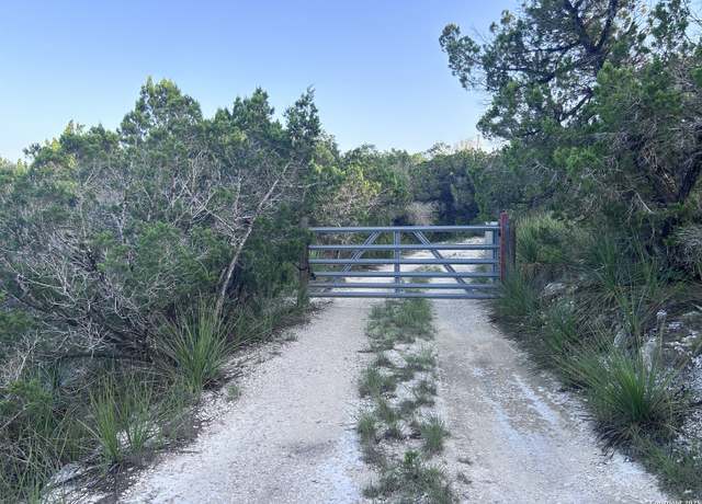 Property at 320 Frontier Ln, Bandera, TX 78003