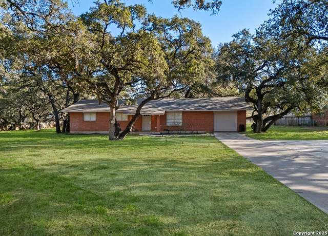 Property at 38 Pulliam, Pleasanton, TX 78064, 3 beds, 2 baths