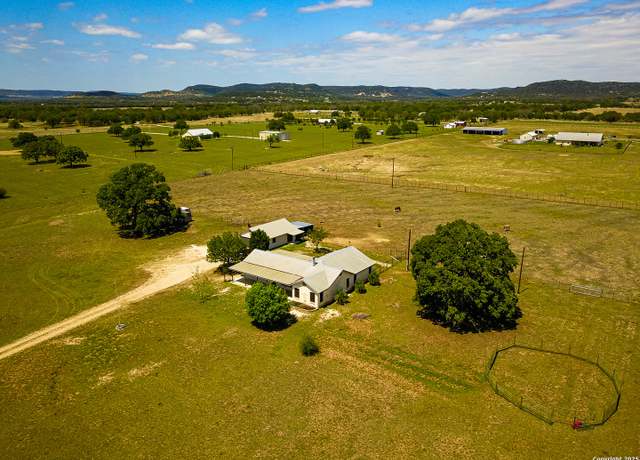 Property at 472 Valley View Trl, Medina, TX 78055, 3 beds, 2 baths