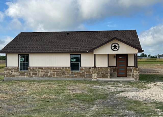 Property at 450 County Road 679, Natalia, TX 78059, 3 beds, 2 baths
