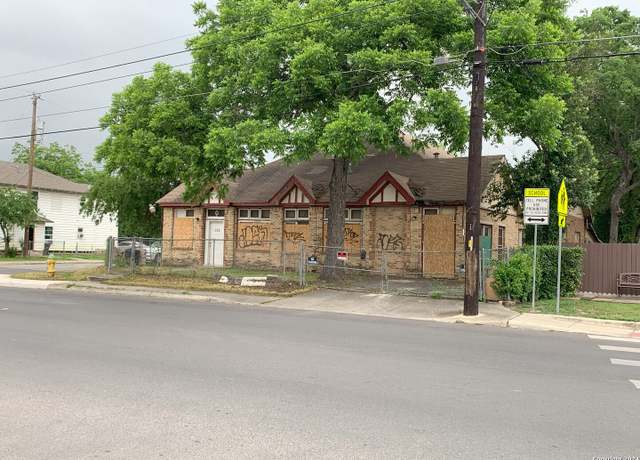 Property at 300 W Pyron Ave, San Antonio, TX 78214-2141, 6 beds, 3 baths