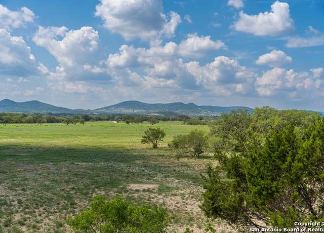 Property at 1050 B&r Rd, Utopia, TX 78884