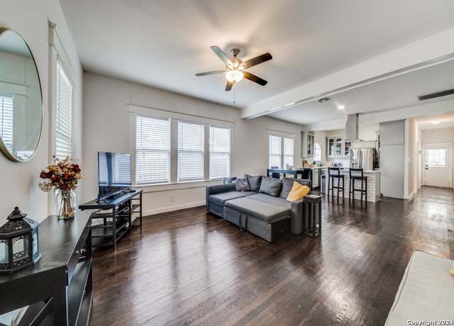 Property at 901 W Woodlawn Ave, San Antonio, TX 78201-5726, 4 beds, 3 baths