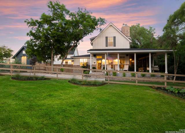 Property at 211 High St, Comfort, TX 78013, 4 beds, 3.5 baths