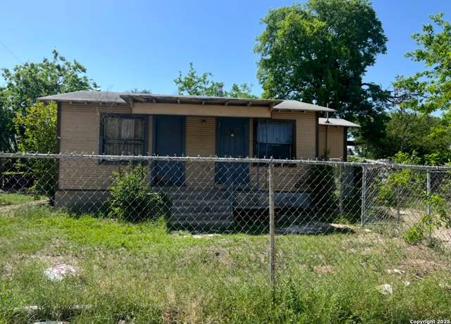 Property at 223 SW 19th St, San Antonio, TX 78207, 2 beds, 1 bath