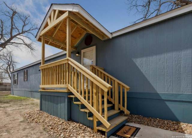 Property at 609 16th, Hondo, TX 78861, 3 beds, 2 baths