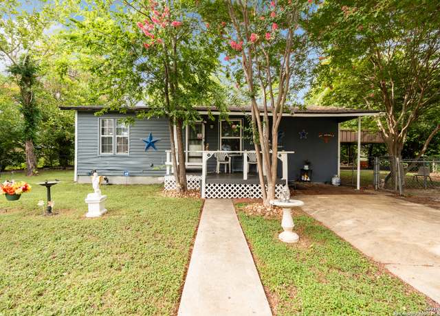 Property at 1024 Juarez, Seguin, TX 78155, 3 beds, 1 bath
