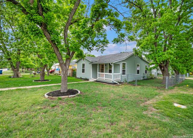 Property at 345 Jefferson St. West, Kerrville, TX 78028, 2 beds, 2 baths
