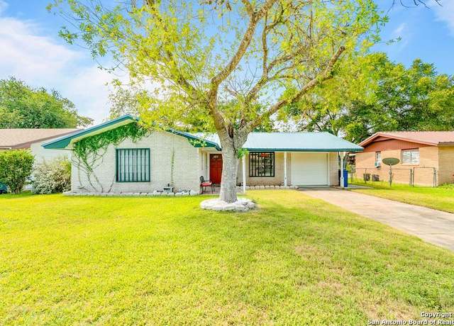 Property at 1006 E Fannin, Beeville, TX 78102, 3 beds, 2 baths