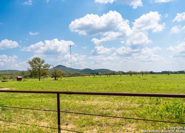 Property at 980 B And R Rd, Utopia, TX 78884